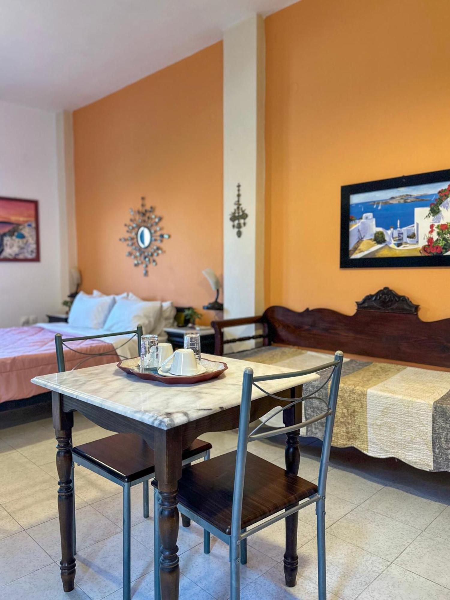 Pansion Zaharoula Hotel Fira  Ngoại thất bức ảnh